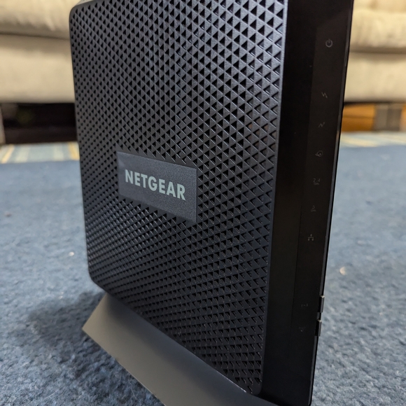 Netgear Nighthawk AC1900 Modem Router - Picture 2 of 10